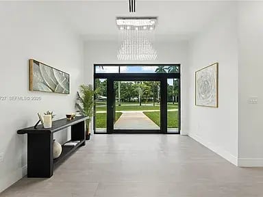 360 Holly Ln — photo 3