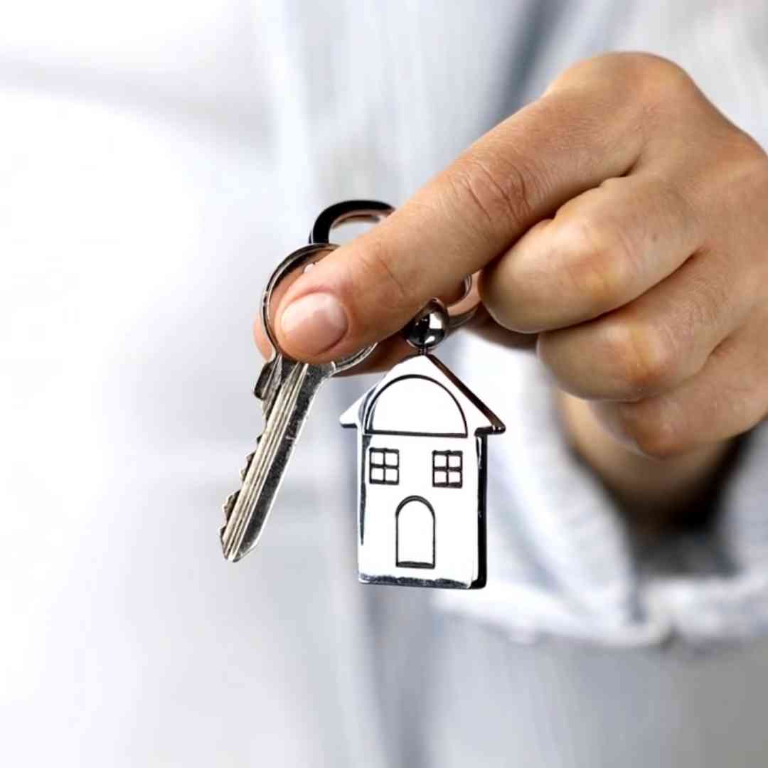 Hand holding house keys, representing a jumbo home loan from TAG Lending Group