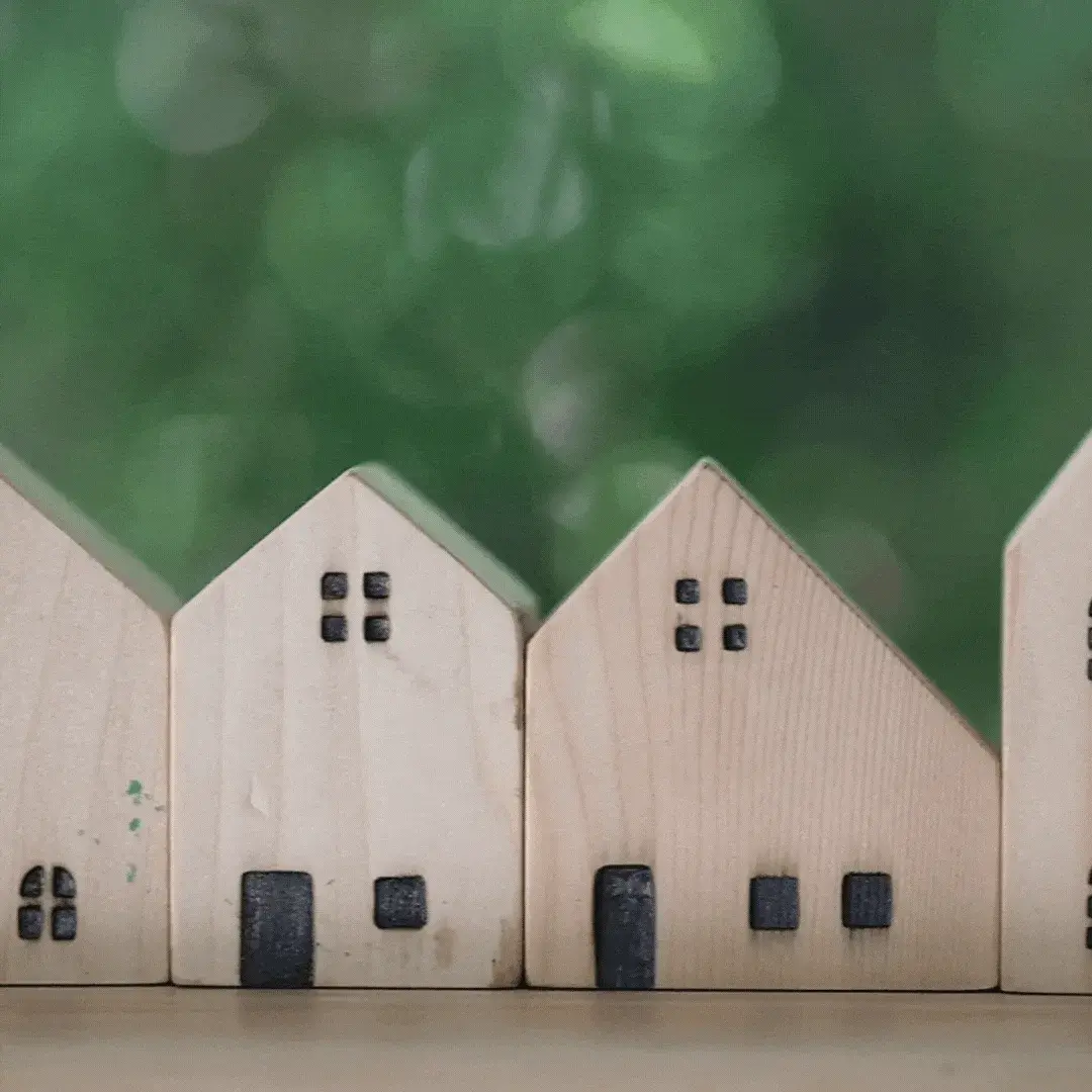 Wooden model houses illustrating a fixed-rate mortgage