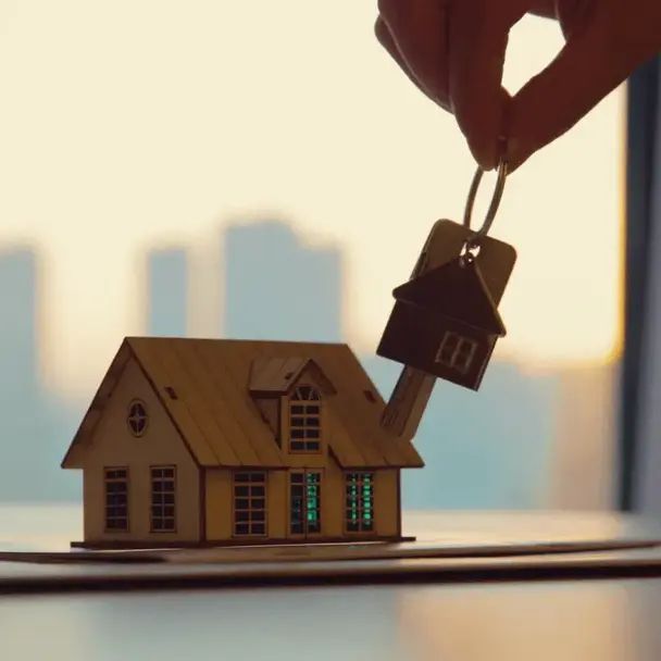 Model home and keys for a 30-year fixed-rate mortgage