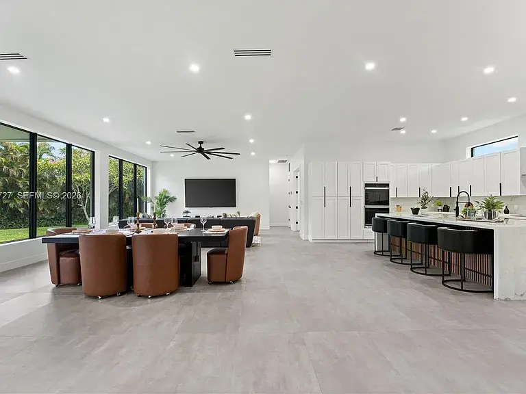 360 Holly Ln 4