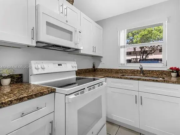 1425 Arthur St. Apt 103 3