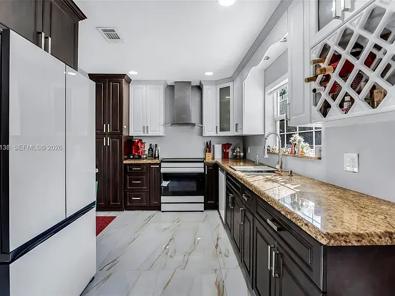330 NW 3rd Street 2