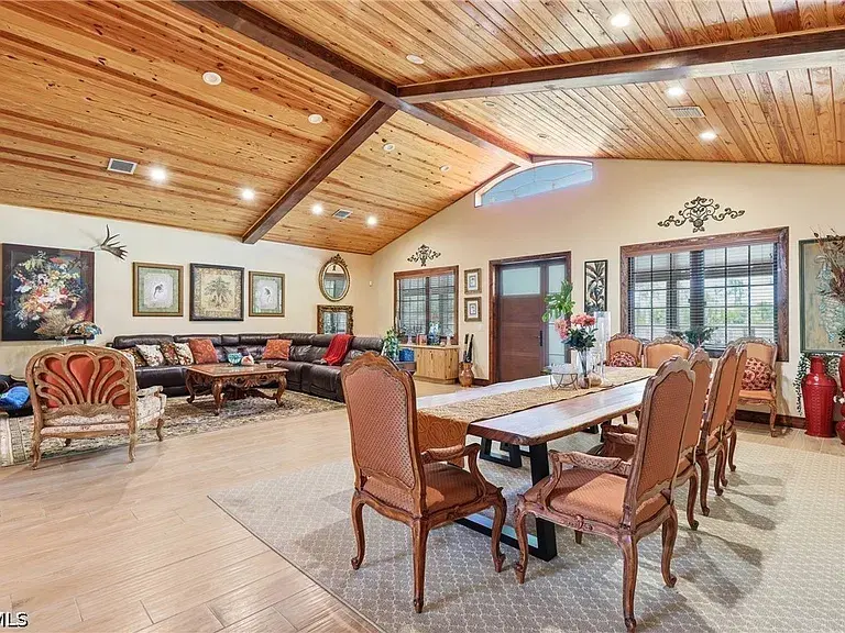 842 Hunting Club Ave 2
